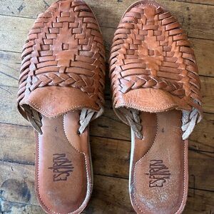 Espíritu Women's Brown Leather Mules size 9 huaraches